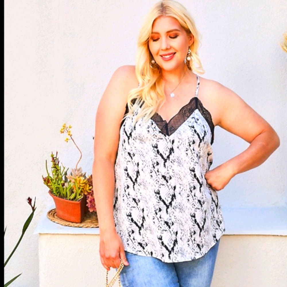 Sexy 🐍snakeprint strapeless top